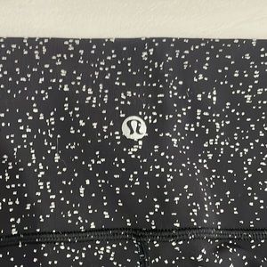 Lululemon black & white size 4 leggings!
